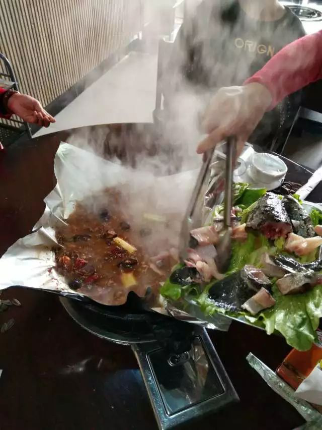 特色餐饮,无明火制作,石头做菜你吃过吗?