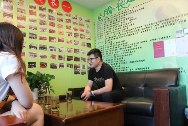 【欢迎】云南王总前来考察重庆最有特色的餐饮!