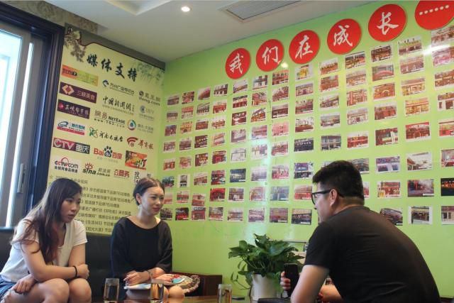 【欢迎】云南王总前来考察重庆最有特色的餐饮!