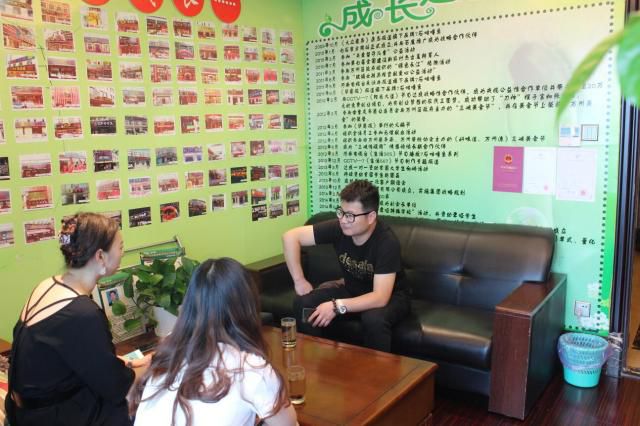 【欢迎】云南王总前来考察重庆最有特色的餐饮!