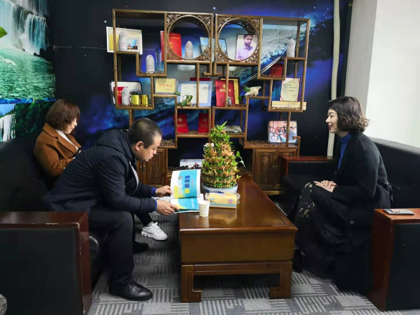 市场火爆,考察不断,热烈欢迎山西阳泉胡总来公司考察项目