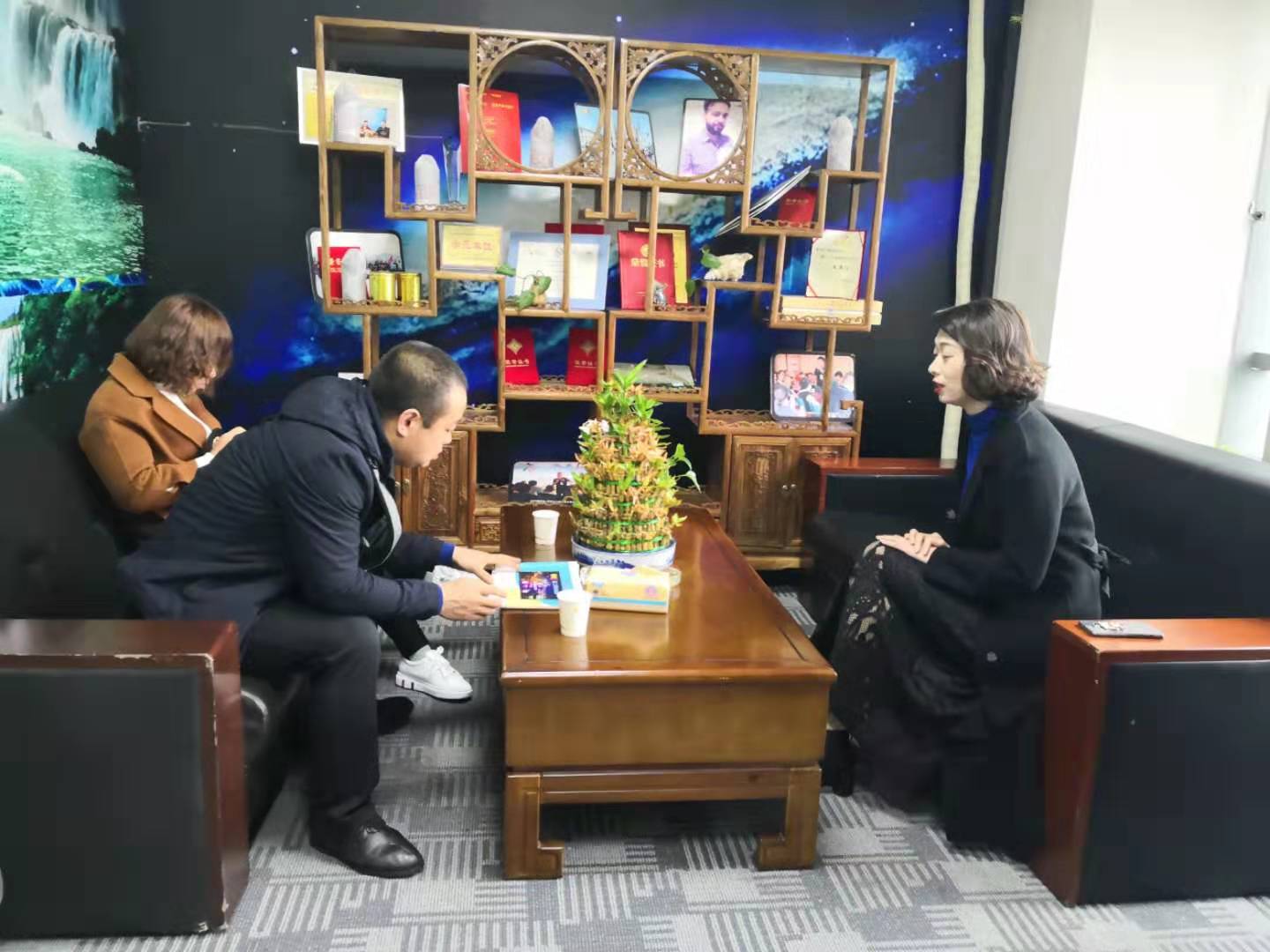 市场火爆,考察不断,热烈欢迎山西阳泉胡总来公司考察项目